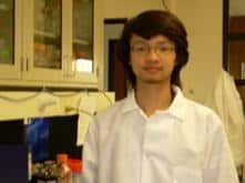 Arthur Chan standing in the Ren lab